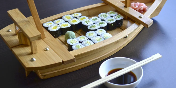 Pod číslem 1 se skrývá vege varianta (maki s okurkou, avokádem a ředkví).