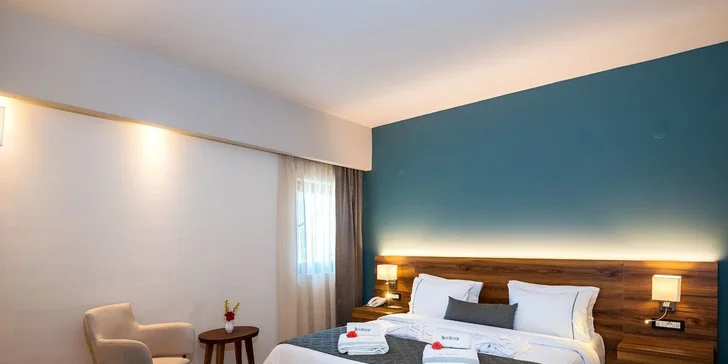 Všechny pokoje mají TV, Wi-Fi připojení, klimatizaci, minibar a set na přípravu kávy a čaje.