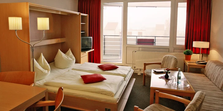 Některé apartmány mají praktickou skříňovou postel. 