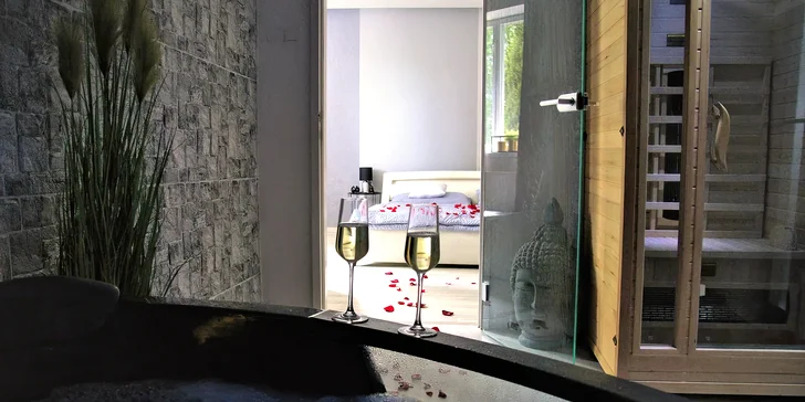 Kedykoľvek počas pobytu sa môžete oddávať relaxu vo vírivej masážnej vani...