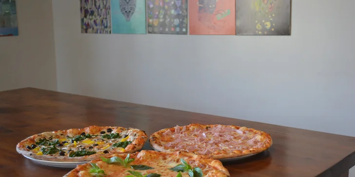Výběr pizzy nebude snadná volba, dělají jich tu 24 druhů včetně vegetariánské.