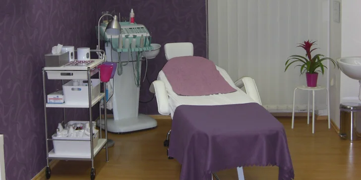 Přístrojová lymfodrenáž je velmi příjemná. Je vhodnou pomůckou pro lidi, kteří chtějí redukovat celulitidu, zmenšit objem a nadměrně zatěžují dolní končetiny. 