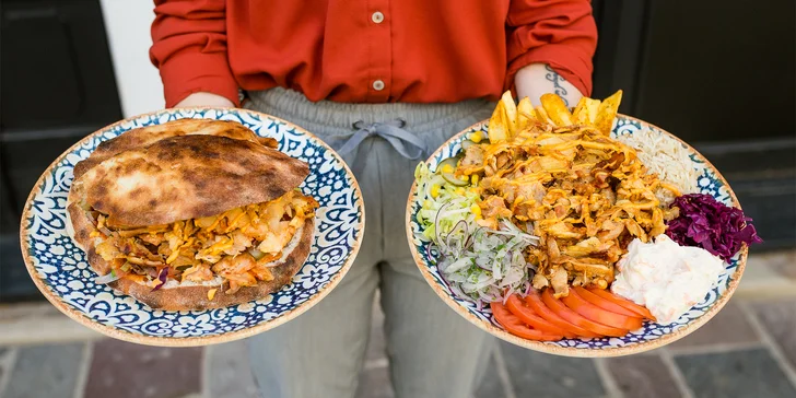 Doner Burger alebo Kebab Tanier s hranolčekmi a nápojom