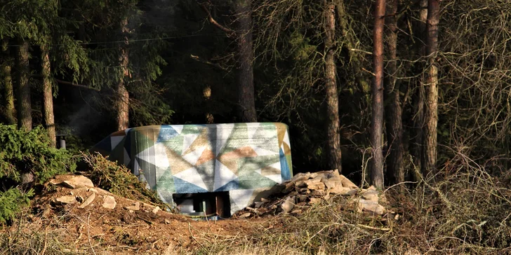 Bunkr je schovaný na hranici lesa a pole. Nikdo vás nebude rušit.