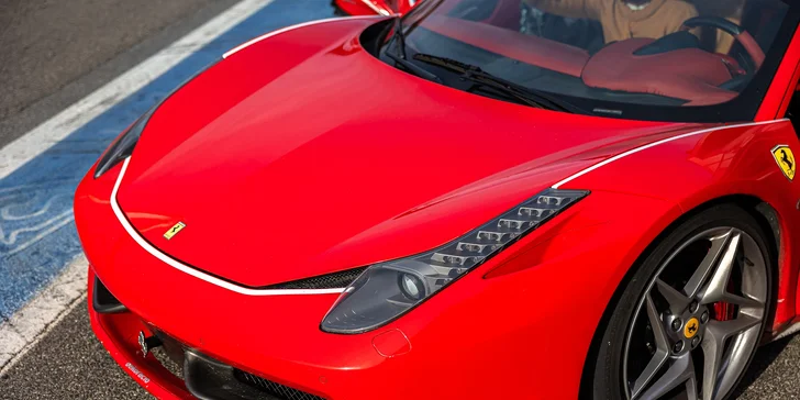 FERRARI 458 ITALIA