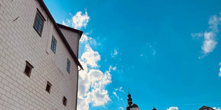 Výlet si udělejte třeba i do Velkých Losin, které jsou 13 km odtud. 