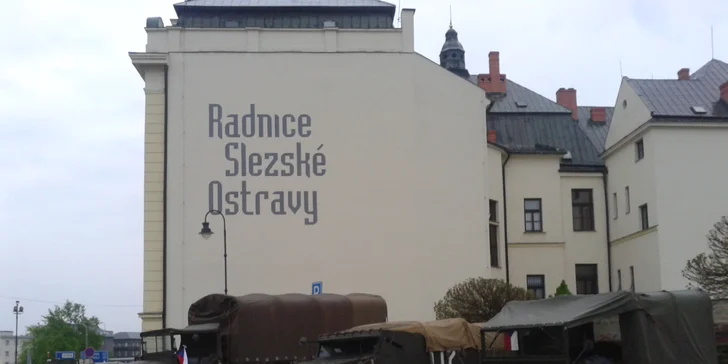 S Jimmym jezdí po ose i do vzálených míst - tady na oslavách osvobození v Ostravě.