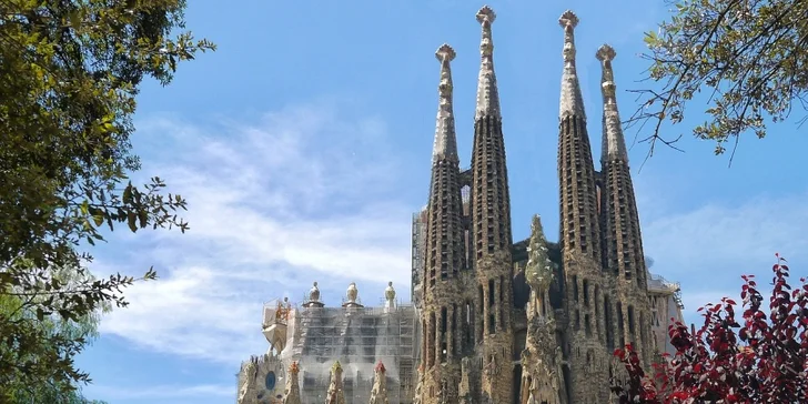 Sagrada Familia nemůžete minout bez povšimnutí. 