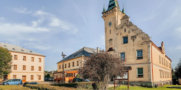 Hotel garni Kolštejn*** stojí na námestí v Brannej, v roku 2018 prešiel kompletnou rekonštrukciou.