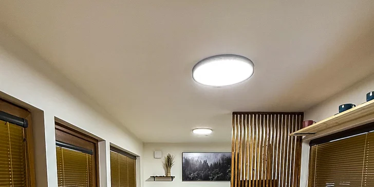 Čeká vás stylové ubytování v designovém prostředí s přímým kontaktem s přírodou (Krpahaus No °1).