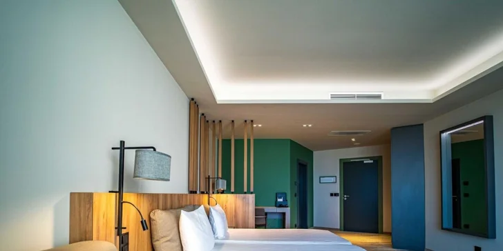 Ubytujete se v prostorných, moderně zařízených pokojích (40 m²) nebo v luxusním apartmá (80 m²). 