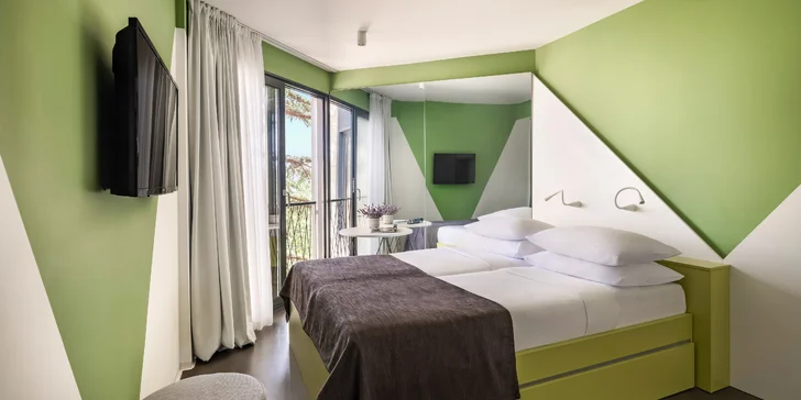 Ubytujete sa v izbe Comfort (18 m²) s manželskou posteľou a možnosťou jednej prístelky.