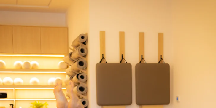 Skupinové lekcie Pilates Reformer vám dodajú nový pocit sily a stability.


