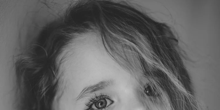 Pokud máte oblíbenou lokalitu kousek za Prahou, fotografka za vámi za příplatek přijede. 