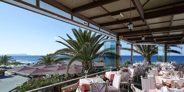 Vychutnávejte si nejen skvělé jídlo, ale i krásný výhled z terasy restaurace.