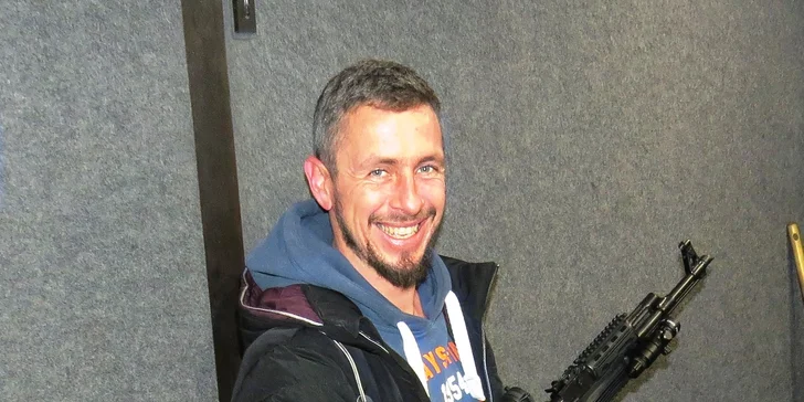 Pokud nebudete mít dost a budete si přát přídavek nebo vyzkoušení některé další zbraně z bohaté nabídky, není problém – přímo na místě si dokoupíte výstřely navíc