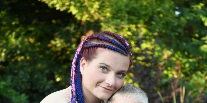 Focení je ideální pro rodiny i páry. Získáte z něj minimálně 10 upravených fotografií, které zachytí společné chvíle i individuální portréty. 