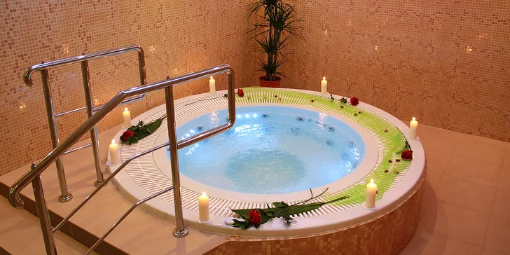 Užijete si relax vo vírivke alebo suchej saune.