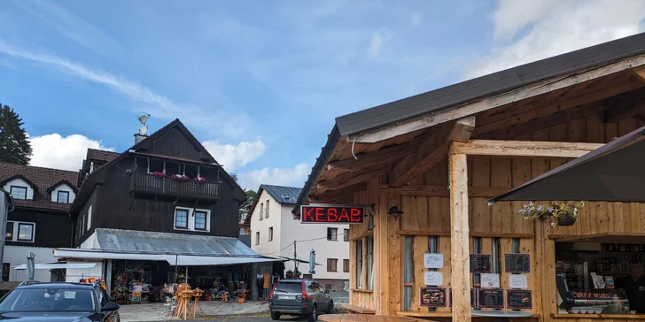 Nezapomeňte využít také 10% slevu do stánku s grilovanými specialitami. Je v provozu celoročně.