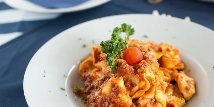 300 g Tortelloni con ragu di funghi e carne - tortelloni plnené mäsom, hríbmi a parmezánom