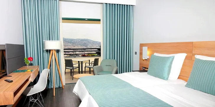 Ubytujete se ve 2lůžkovém pokoji ve 4* hotelu Madeira Panoramico. 