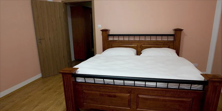 Dvoulůžkové pokoje jsou útulné a připraveny pro váš odpočinek. 