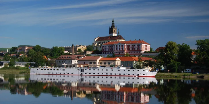 V polovině cesty proplujete Litoměřicemi s malebnou vyhlídkou na panorama města s dominantou litoměřického biskupství.