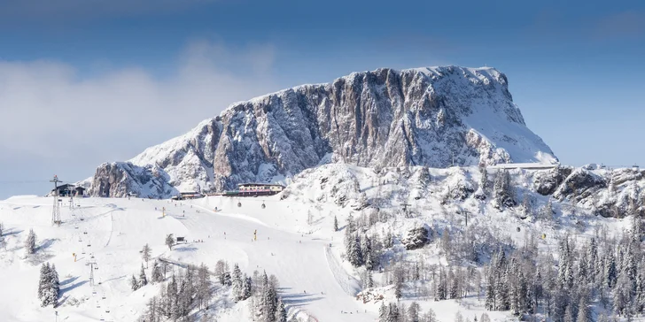 Do najbližšieho lyžiarskeho strediska sa dostanete za pol hodiny.