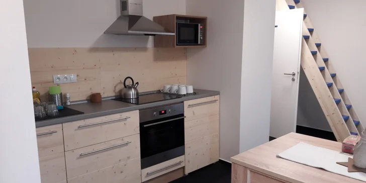 Čeká tu na vás moderně zařízený apartmán, ve kterém se vyspí až 6 osob.