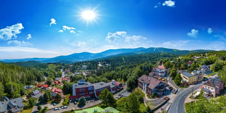 Hned u hotelu začíná stezka na Sněžku. 