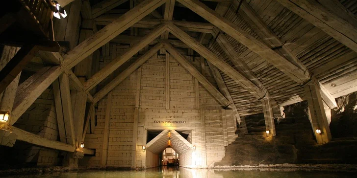Ve městě Wieliczka sestoupíte do muzea těžby soli. 