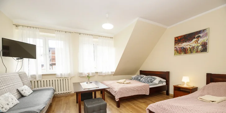 Na pokojích nechybí TV.
