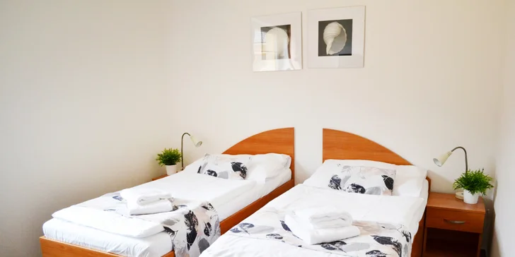 Klid a příjemné zázemí vám poskytne útulný 2lůžkový pokoj, 3 lůžkový pokoj nebo 4lůžkový a 5lůžkový apartmán.