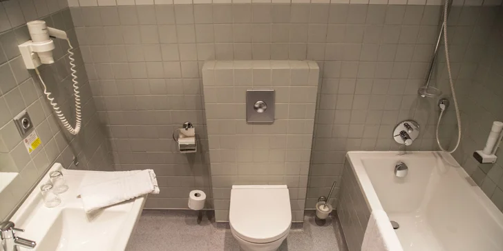 K dispozici máte vždy vlastní koupelnu, ta v pokojích Deluxe je větší. 