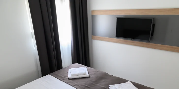 Deluxe izby majú modernejšie vybavenie aj nábytok, poskytujú viac priestoru a sú presvetlené.