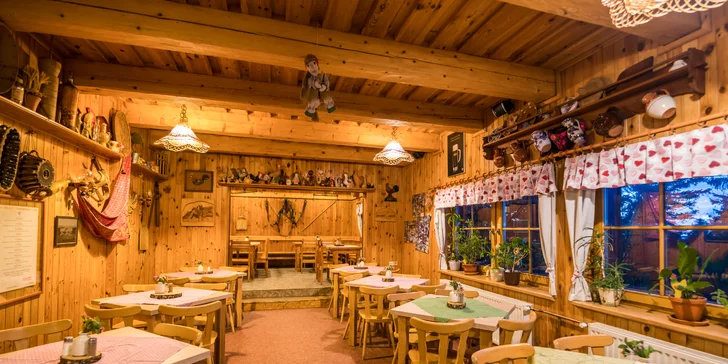 Hotelová restaurace se zaměřuje na tradiční pokrmy našich babiček.