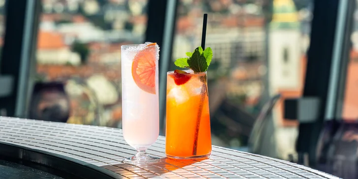 Vyhliadka z UFO s drinkom či zámkom lásky