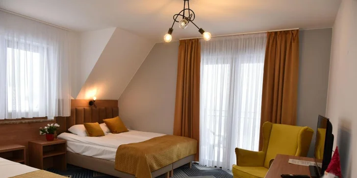 K základnému vybaveniu patrí súkromná kúpeľňa so sprchovacím kútom, TV a bezplatné Wi‑Fi pripojenie.