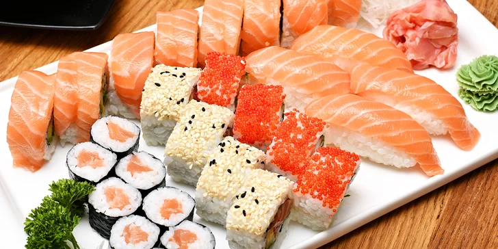 Rozmanité jsou jak co do náplní (losos, tuňák, krevety, úhoř, okurka aj.), tak do způsobů úpravy (maki, california, unagi, nigiri).