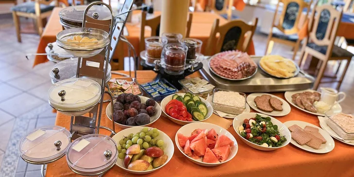 V ceně voucheru je polopenze servírovaná v hotelové restauraci.
