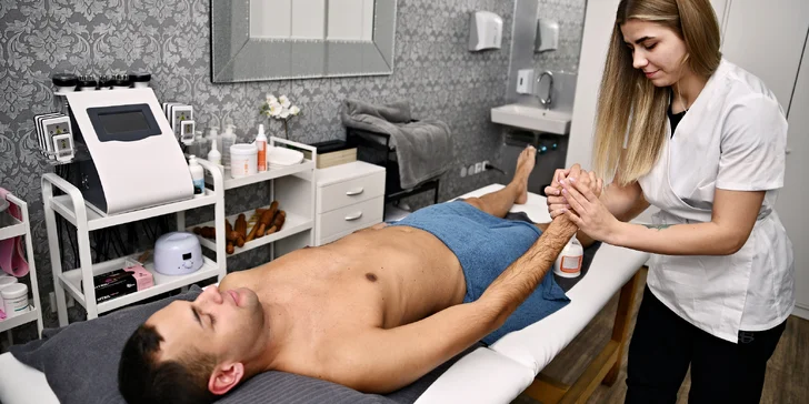 Čeká vás hodinová masáž, 15minutová speciální masáž a také spa. 