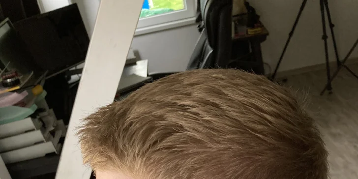 V ceně voucheru máte konzultaci střihu, mytí vlasů, střih nůžkami i strojkem, foukanou a závěrečný styling.
