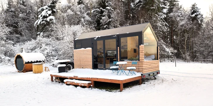 Glamping blízko Lipna: tiny house až pre 4 os. s vonkajšou saunou, ochladzovacou kaďou a grilom