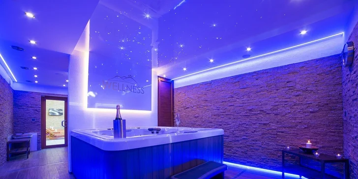 Wellness poskytuje sauny, vírivku a relaxačnú miestnosť.