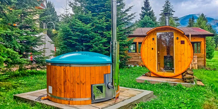 Slastné ničnerobenie si naplno užijete v exteriérovom mini wellness so saunou a kúpacou kaďou