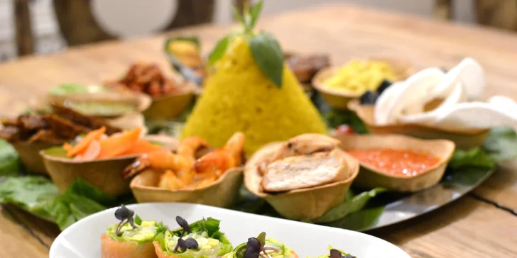 Podávat se bude slavnostní Tumpeng pro 3–4 osoby.
