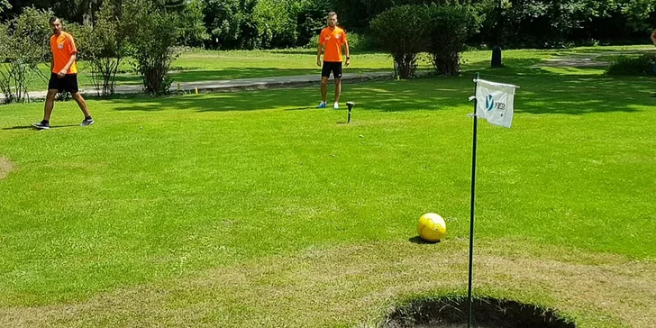 Zkuste golf jinak: denní nebo noční hra footgolfu pro 2 až 8 osob