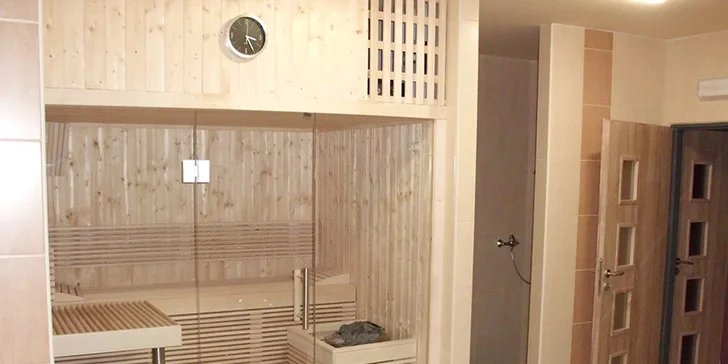 Wellness v penzionu se skládá z vířivky a sauny.