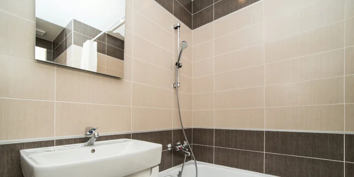 Každý apartmán má vlastní koupelnu s toaletou.