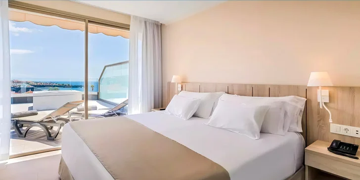 V letovisku Puerto de Santiago na západě ostrova vás přivítá adult only hotel Barcelo Santiago.